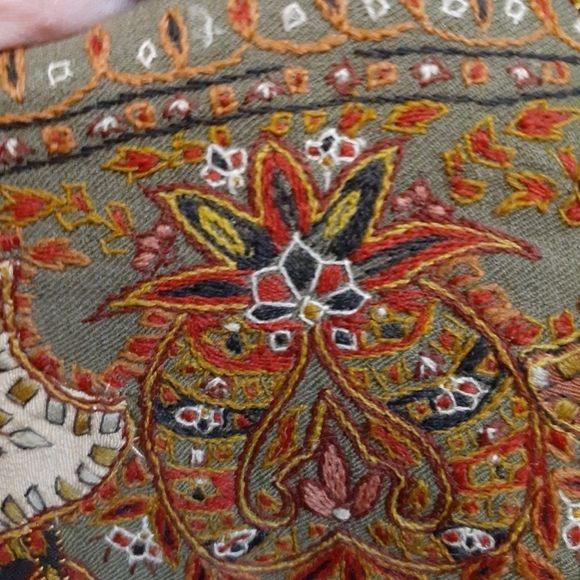 Vintage Bedspread Hand-woven & Embroidered - Picture 4 of 8